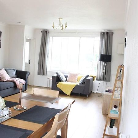 Private & Comfortable 2 Bedroom Home Away From Home Stanwell Exteriör bild