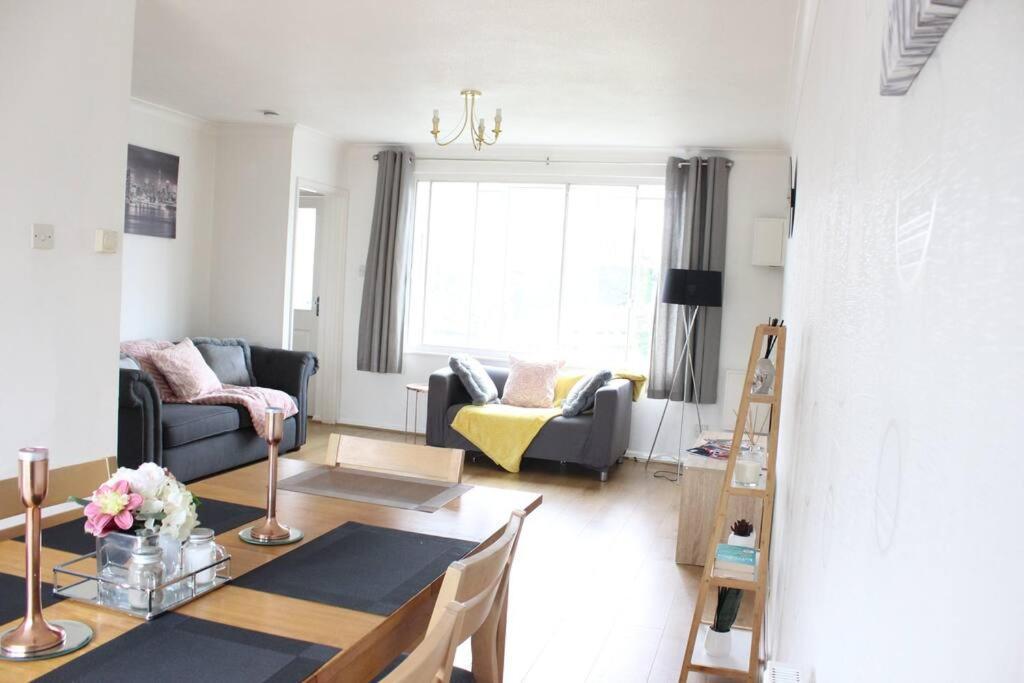 Private & Comfortable 2 Bedroom Home Away From Home Stanwell Exteriör bild
